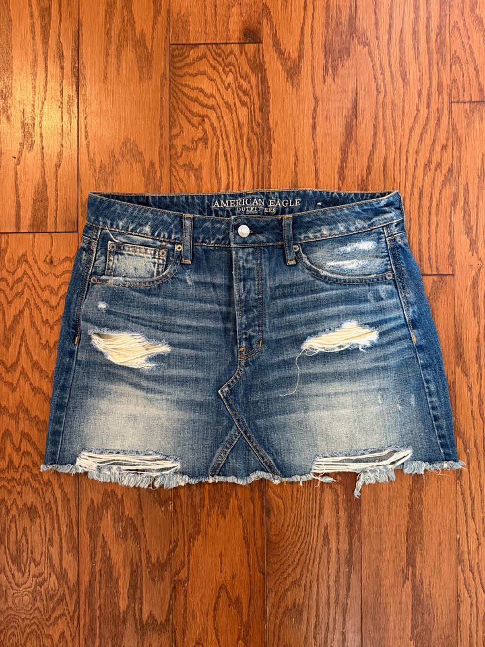 NWT. American Eagle. Denim Skirt. Size 10